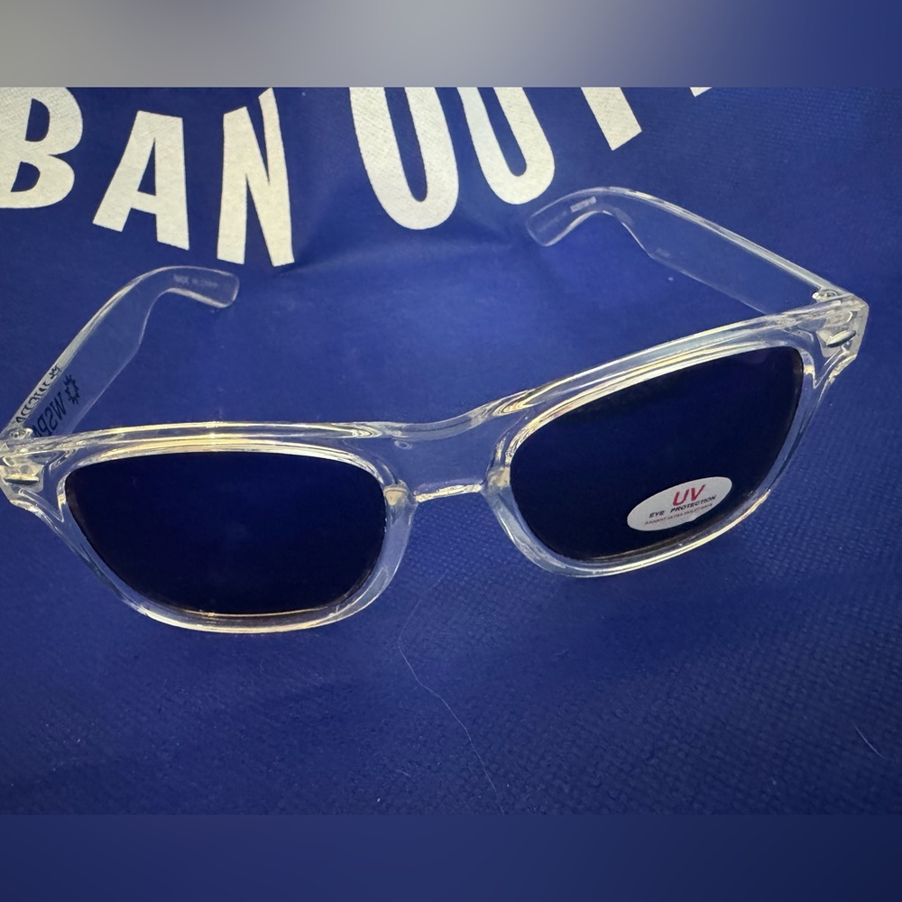 Clear lightweight plastic Frame Sunglasses with UV eye protection Lenses — NWT